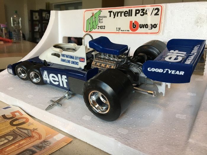 Model Car Burago Tyrrell P34/2 Scale 1/14 Burago
