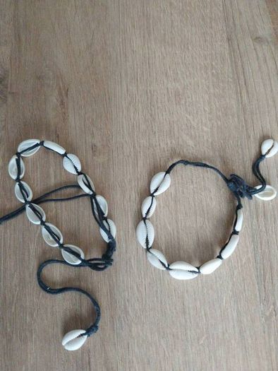 2 shell bracelets