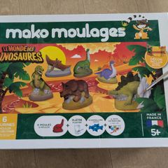 Dinosaur figurines plaster molding
