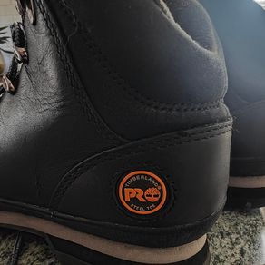 Safety boots