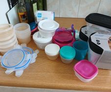 baby weaning pots, tupperware