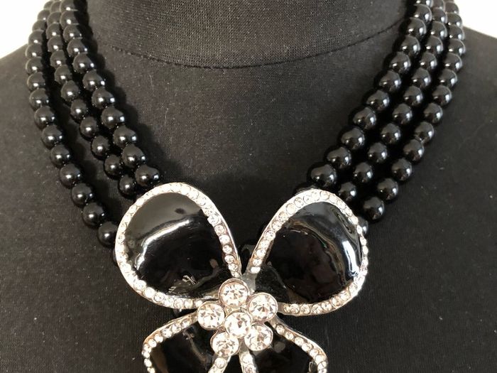 pearl necklace