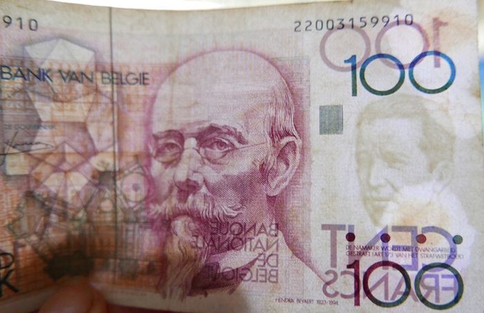 Vintage banknotes from around the world (10 each)