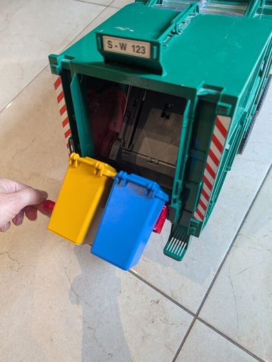 Amazing garbage Truck with bins