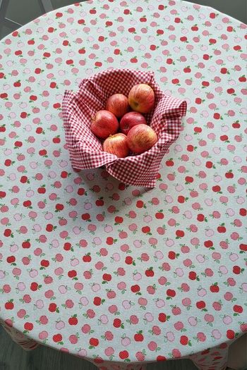 Tablecloth Round " Little Apples "