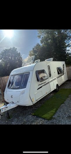 fixed bed caravan