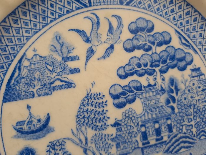 Antique Blue Willow pattern plate scalloped edge