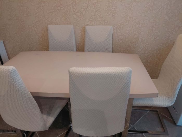 Glossy top Dining table with 6 chairs.