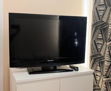 Samsung 32" LCD Tv