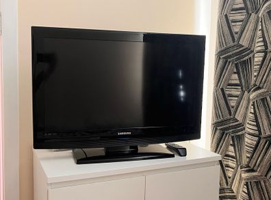 Samsung 32" LCD Tv
