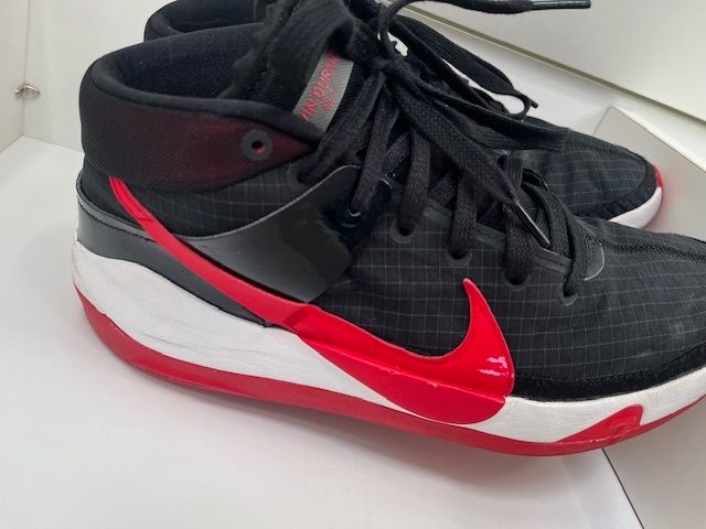 Nike Kevin Durant No 7 Laced Up Trainers Shoes Runners  Size Uk 10.5   Eu 45.5. In Very Good Used Condition. Mens Gents