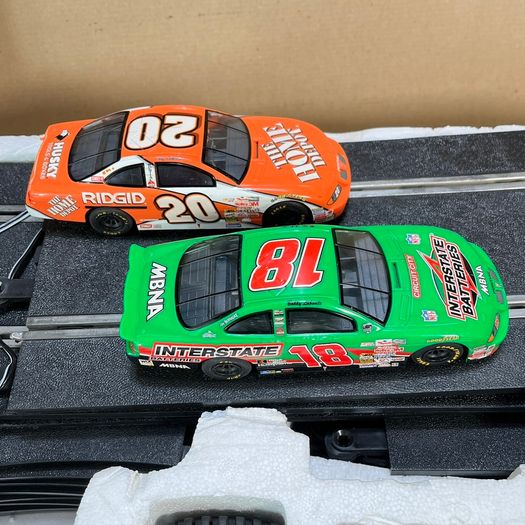 SCX 1:32 NASCAR Slot Car Track Set Tested - 2 Cars & Box - Super Speedway