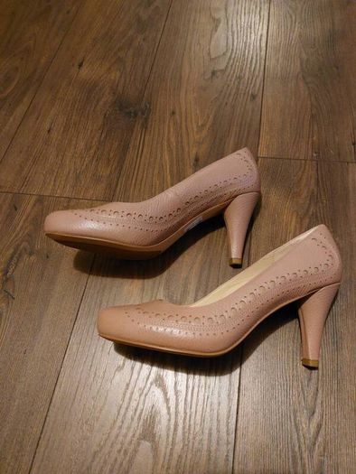 Clarks- nude- uk7