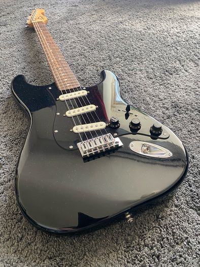 Fender SQUIRE SE Stratocaster 2007 + Extras