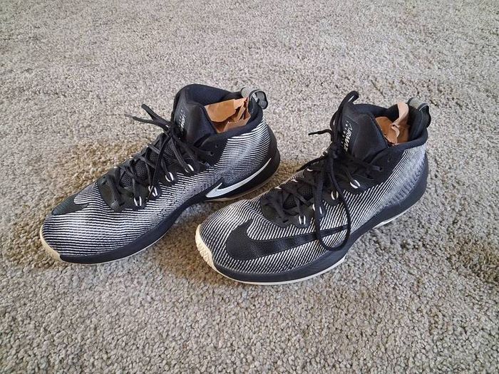 Men's Nike AirMax Infuriate Basketball Shoes