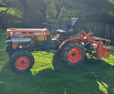 Kubota B7100 Compact Tractor