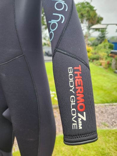 Wet suit