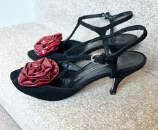 Kennel und Schmenger black peep toe heels