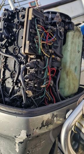 Mariner 125hp 2-Stroke Outboard 4 Parts or repair