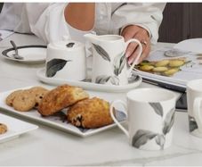 Teapot, creamer & sugar bowl