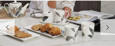 Teapot, creamer & sugar bowl
