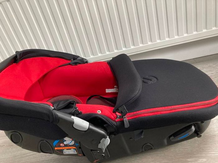 Jane Matrix Light 2 Luxe - Red - 2 in 1 Group 0/0+ Car Seat & Carrycot