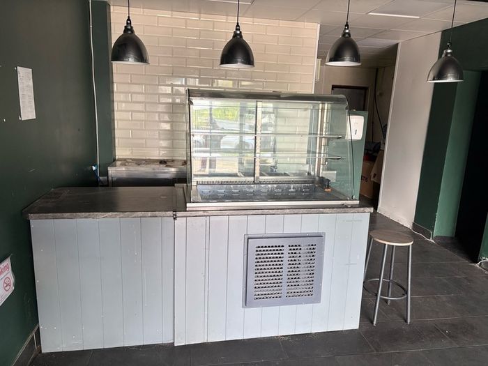 Moffat Commercial Fridge Cooler / Deli /Cake / Cold Food Fridge For Cafe Restaurant Coffee Shop.