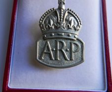 Vintage Collectible Royal Wwii Great Britain Arp Air Raid Precaution Badge
