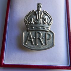 Vintage Collectible Royal Wwii Great Britain Arp Air Raid Precaution Badge