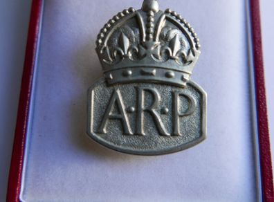 Vintage Collectible Royal Wwii Great Britain Arp Air Raid Precaution Badge