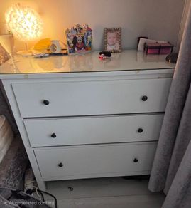 chest of drawers