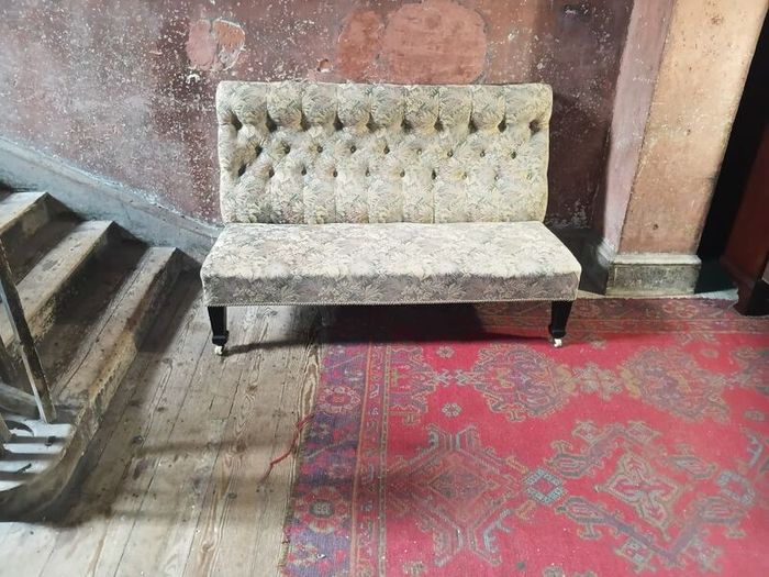 Victorian antique Settee