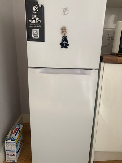 Fridge he