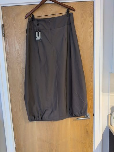 YAYA Sophisticated  Skirt.   S. 40- 12.   B.N.W.T.