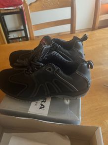 Safety shoes