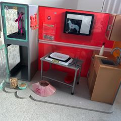 OUR generation doll play set Vet clinic