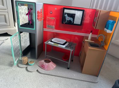 OUR generation doll play set Vet clinic