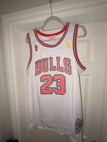 Chicago Bulls - Michael Jordan 23 Jersey.