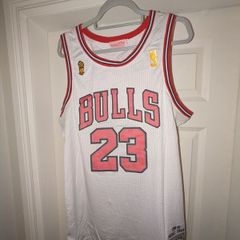 Chicago Bulls - Michael Jordan 23 Jersey.