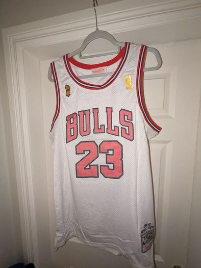 Chicago Bulls - Michael Jordan 23 Jersey.