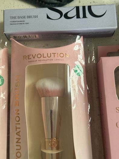 Face makeup brushes