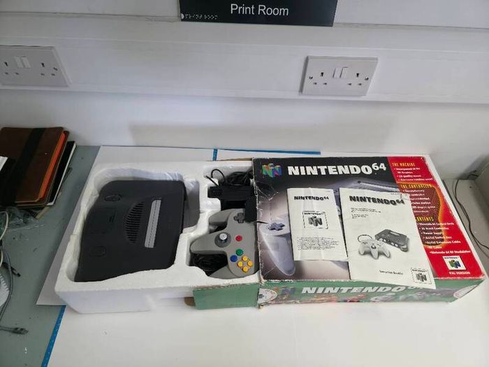 Nintendo 64 Boxed Console + Game