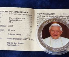 Pope Benedict 2005 with certificate