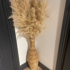 Vase with dry natural plants