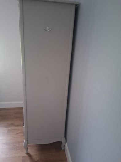 Wardrobe and chest of drawers