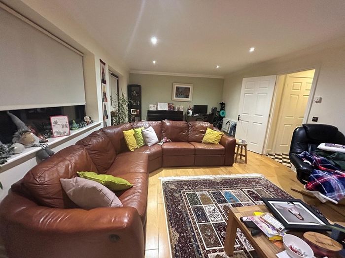 Electric reclining couch