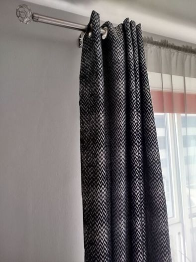 Lovely long curtains + 2 matching cushions