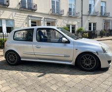 Renault Clio 182 track car