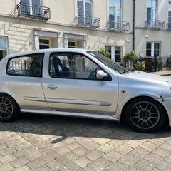 Renault Clio 182 track car
