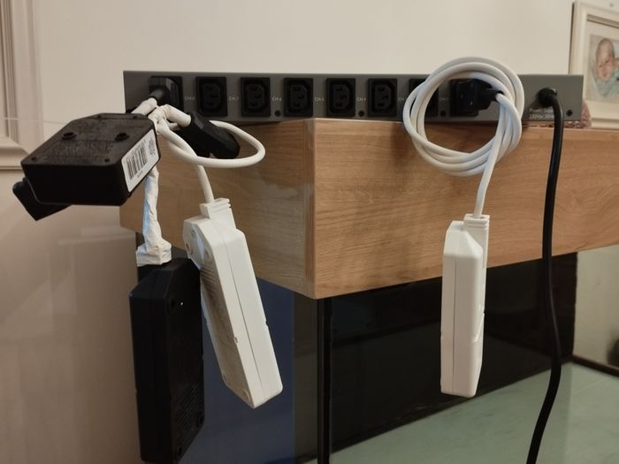 Socket isolation control unit